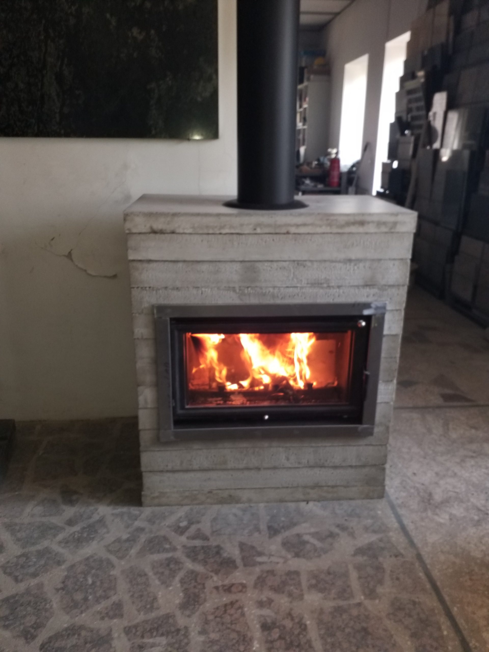 20230601_111540 HotBeton konvekcinis akumuliacinis modulinis židinys gaminamas iš karščiui atsparaus betono +ugniakuras KAWMET W15 (9,4 kW) ECO (komplektas) - Image 1